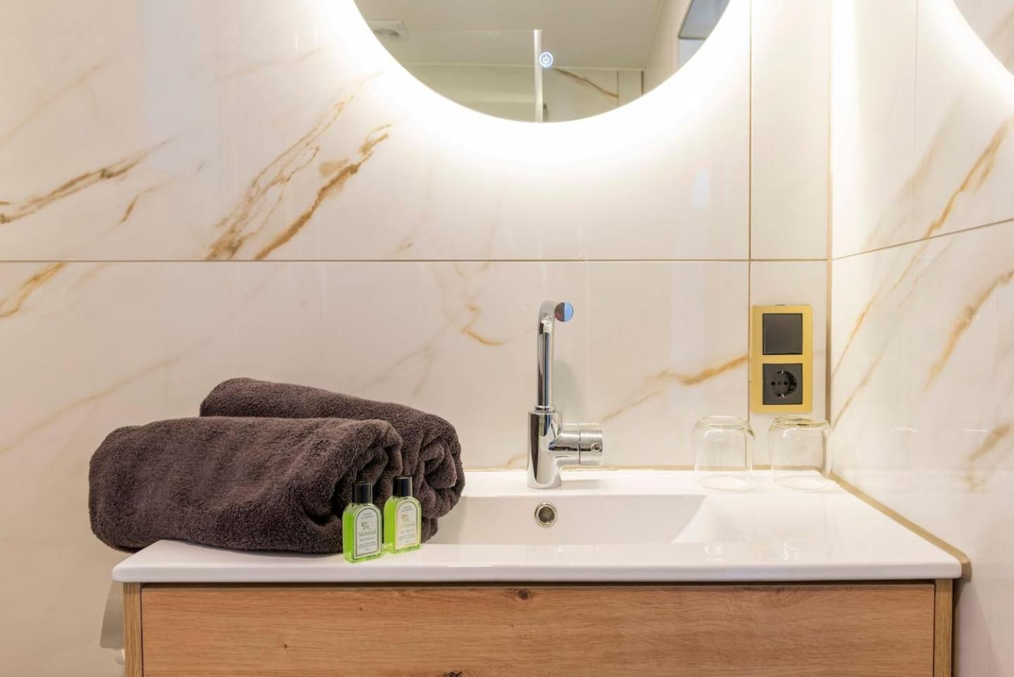 Lovely Suite Newly Renovated ティルブルグ エクステリア 写真